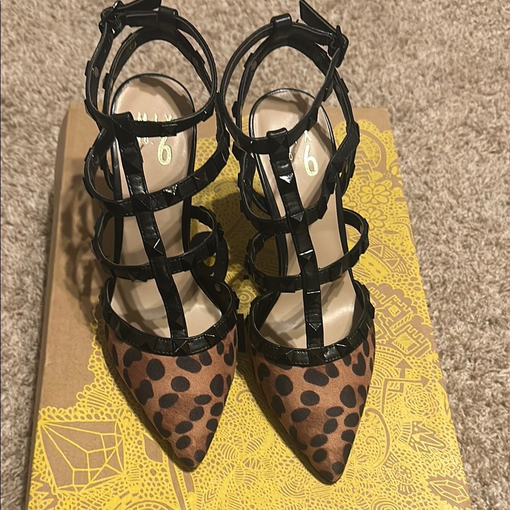 Stylish Leopard Print Strappy Heels